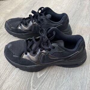 Nike Women’s Black Sneakers